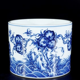 An Exquisite Blue and White Bats and Peach Pattern Brush Pot