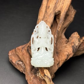 An Exquisite White Jade Avalokitesvara Pendant