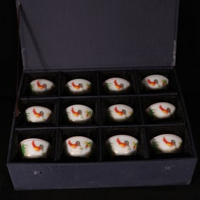 A Set of Fine Painted Color Painted Gold Flower and Rooster Pattern Cups