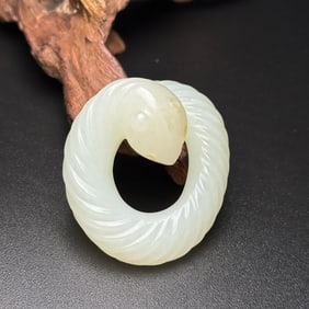 An Exquisite White Jade Snake Ornament
