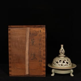 An Exquisite Yue yao Celadon Hollow Beast-Legs Censer
