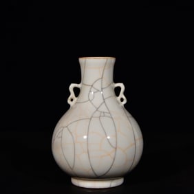 An Exquisite Ge Yao Vase