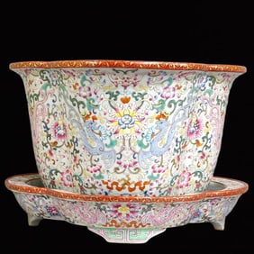 An Exquisite Flower and Phoenix Pattern Basin