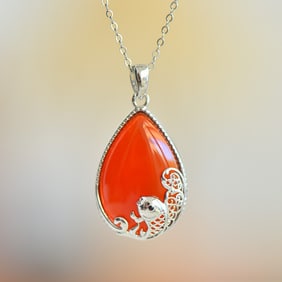 An Exquisite Sterling Silver Inlaid Agate Pendant