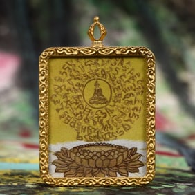 An Exquisite Painted Color Statue of Gautama’s Mother Tangka