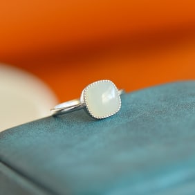 An Exquisite Sterling Silver Inlaid White Jade Ring