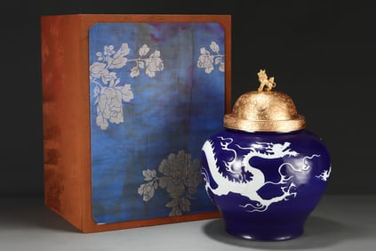 A Rare Ji Blue Glazed Dragon Pattern Jar