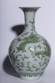 A Rare Green Color Dragon Flower Pattern Vase