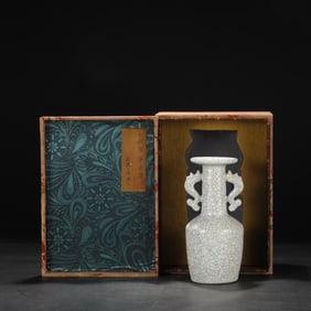 A Rare Ge yao Sweet white glaze  Vase?