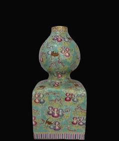 A Rare Famille-Rose green ground Outline in gold Gourd Pattern vase