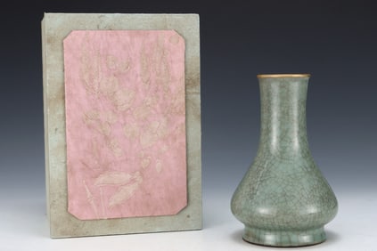 A Rare Guan yao Grayish-Green Glazed Vase?