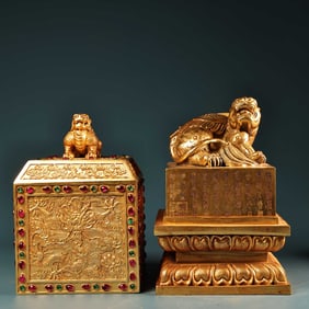 A Set of Rare Gilt Bronze Seal with Box with Relief Carving and Chiseling