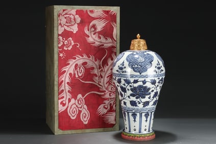 A Rare Blue and white lotus lotus pattern vase