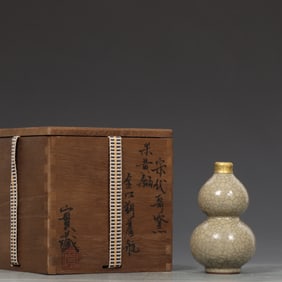 A Rare Ge yao Cream Glazed Gourd-Shaped Vase?