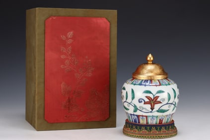 A Rare Doucai Gardenia Pattern Jar