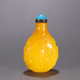 A Rare Chicken Fat Yellow Material Flower Pattern Snuff Bottle
