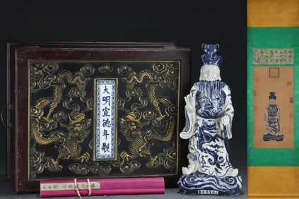 A Rare Blue and White Dragon and Phoenix Pattern Sculpture