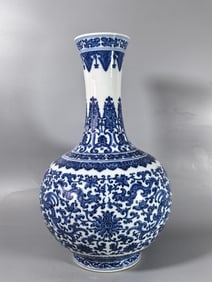A Rare Doucai Lotus Dragon Phoenix Pattern Vase