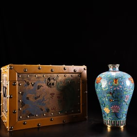 A Rare Cloisonne Gilded Vase with Flower Pattern