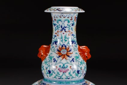 A Rare Doucai interlocking flower double-pattern ear gourd vase