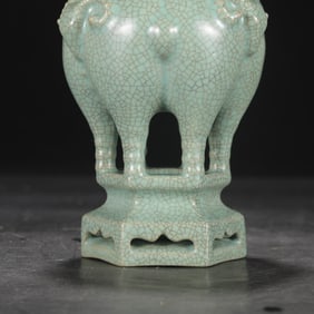 A Rare Ge yao Sweet white glaze  Double-Ears Vase?