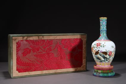 A Rare Enamel Flower and Bird Pattern Vase,With poem