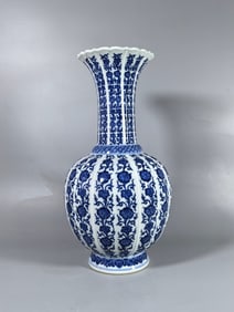 A Rare Blue and White Lotus Flower Pattern Vase