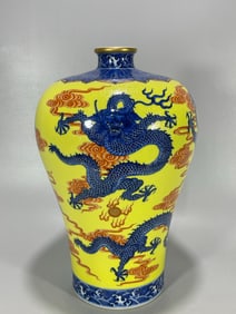 A Rare Blue White  Dragon Pattern Vase