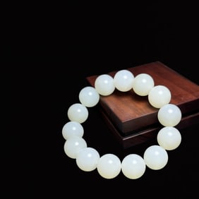 An Exquisite White Jade Bracelets