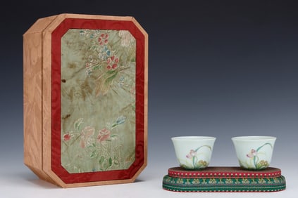 A Pair of Exquisite Enamel Lotus Pattern Cups,With Poem