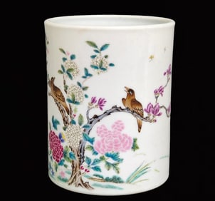 An Exquisite Famille-Rose Flower and Bird Pattern Brush Pot