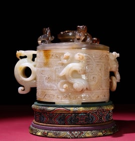 An Exquisite White Jade Dragon Pattern Cup,With Agate Cover