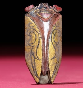 An Exquisite White Jade Black Lacquer Painted Color Painted Gold Cicada Ornament