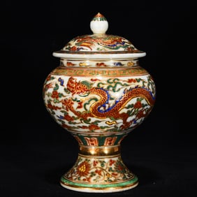 An Exquisite Wucai Painted Gold Auspicious Cloud,Dragon and Phoenix Pattern Cover Jar