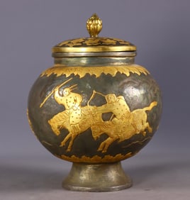 An Exquisite Gilt Bronze Hunting Pattern Cover Jar