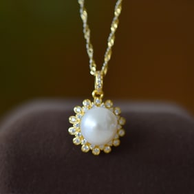 An Exquisite Sterling Silver-Gold Plated Inlaid Pearl Pendant,Inlaid Diamond