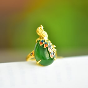 An Exquisite Sterling Silver-Gold Plated Inlaid Jasper Enamel Ring