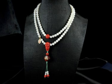 An Exquisite White Jade Necklace