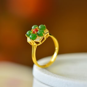 An Exquisite Sterling Silver-Gold Plated Inlaid Jasper Ring