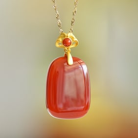 An Exquisite Sterling Silver-Gold Plated Inlaid Agate Pendant