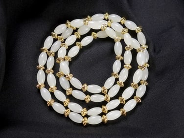 An Exquisite White Jade Bracelets