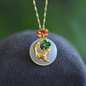 An Exquisite Sterling Silver-Gold Plated Inlaid Agate Pendant