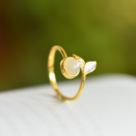 An Exquisite Sterling Silver-Gold Plated Inlaid White Jade Ring
