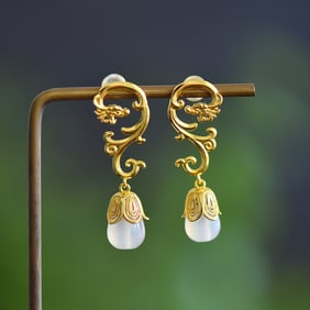 A Pair of Exquisite Sterling Silver-Gold Plated Inlaid Agate Earrings