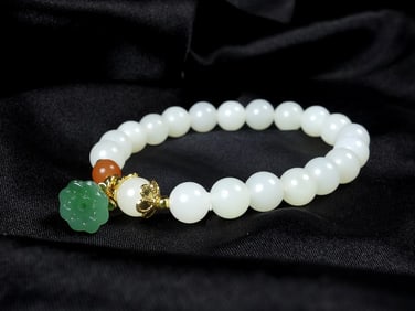 An Exquisite White Jade Bracelets