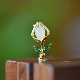 An Exquisite Sterling Silver-Gold Plated Inlaid White Jade Pendant