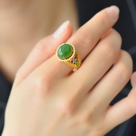 An Exquisite Sterling Silver-Gold Plated Inlaid Jasper Ring