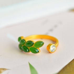 An Exquisite Sterling Silver-Gold Plated Inlaid Jasper Ring