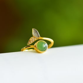 An Exquisite Sterling Silver-Gold Plated Inlaid Jasper Ring