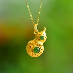 An Exquisite Sterling Silver-Gold Plated Inlaid Jasper Pendant